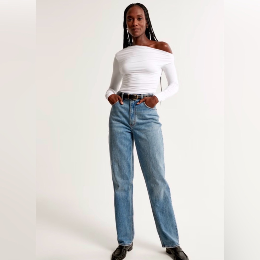 Abercrombie & Fitch The 90’s Straight Ultra High Rise Jean | Size 31 |